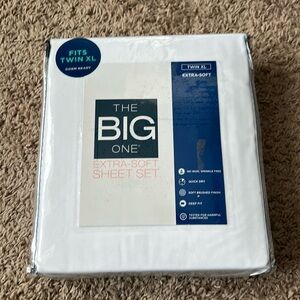 The BIG One Twin XL Easy-Care Sheet Set